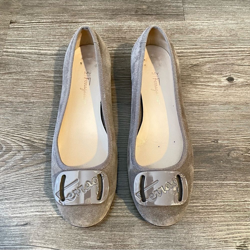 Salvatore Ferragamo Taupe Suede block heel suede Flats Size 6 Narrow